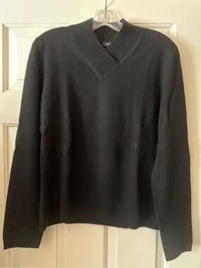 Prive Women’s Black V-Neck Cashmere Sweater- Large